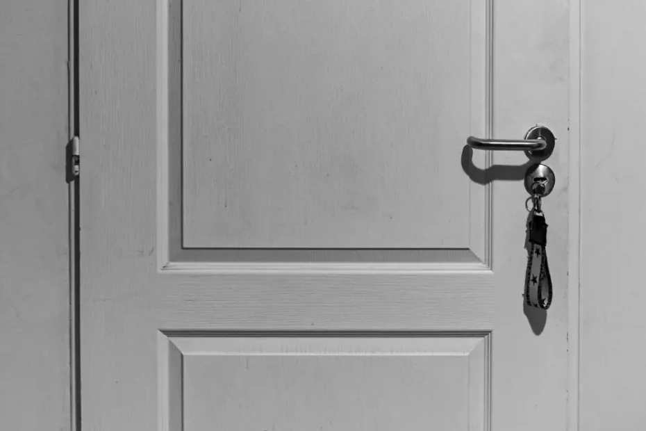 Différences entre ouverture de porte résidentielle et commerciale