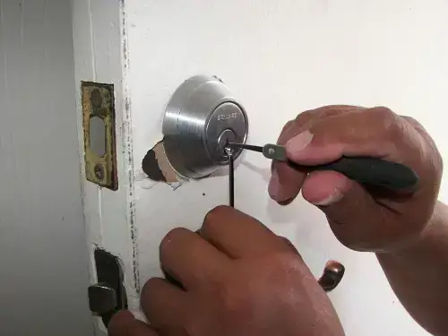 Installation serrure Bègles