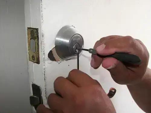 Serrure bloquée Saucats